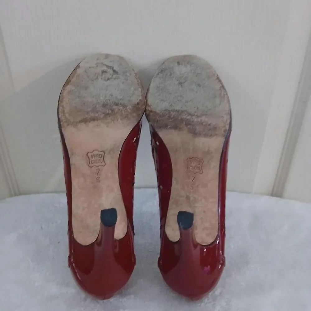 Y2K Vintage VANELi Red Patent Floral Laser Cut Peep Toe Heels 7 Rockabilly PinUp
